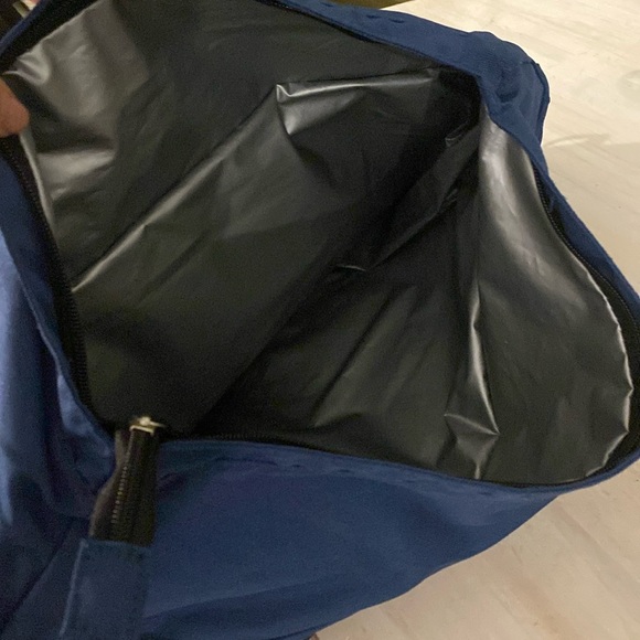 Tommy Bahama Insulated Cooler Tote Navy Blue. Looks new, barely used. - Picture 3 of 8